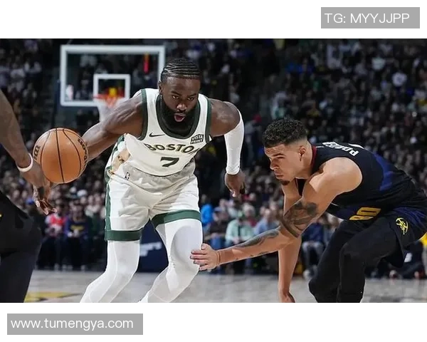 骑士与雷霆激战正酣NBA直播精彩瞬间回顾与分析